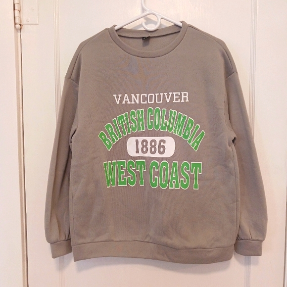 SHEIN Tops - SHEIN Gray & Green Vancouver Sweatshirt SZ XS